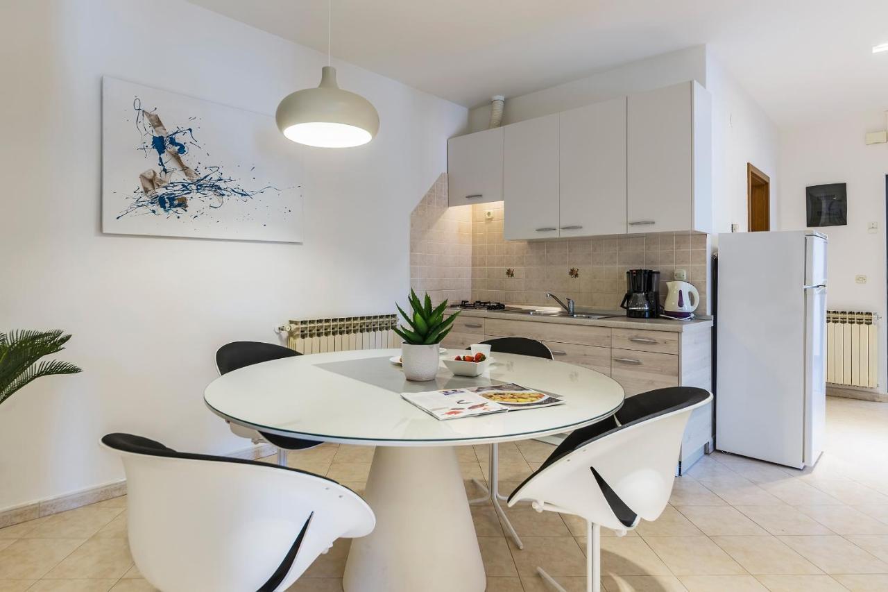 Apartments With A Parking Space Rabac, Labin - 9652 Exterior foto