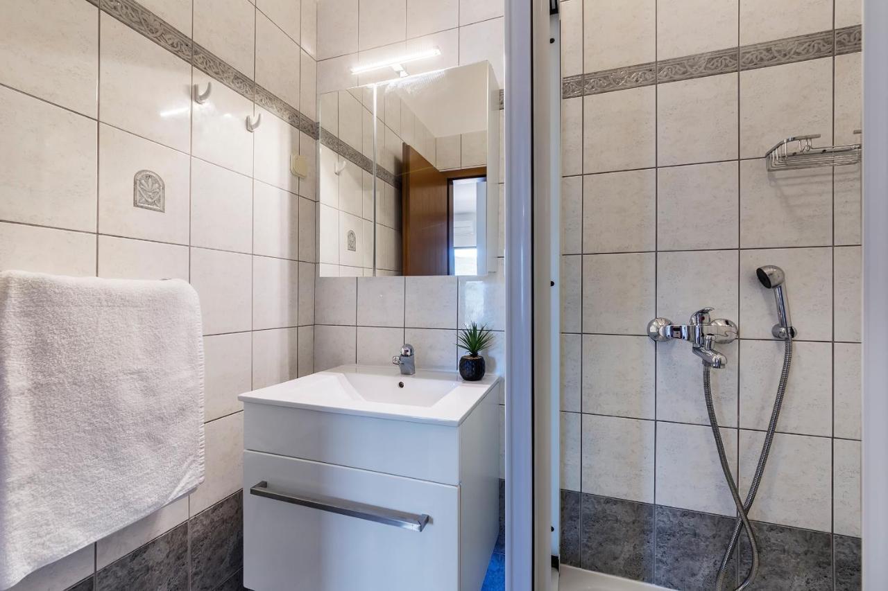Apartments With A Parking Space Rabac, Labin - 9652 Exterior foto